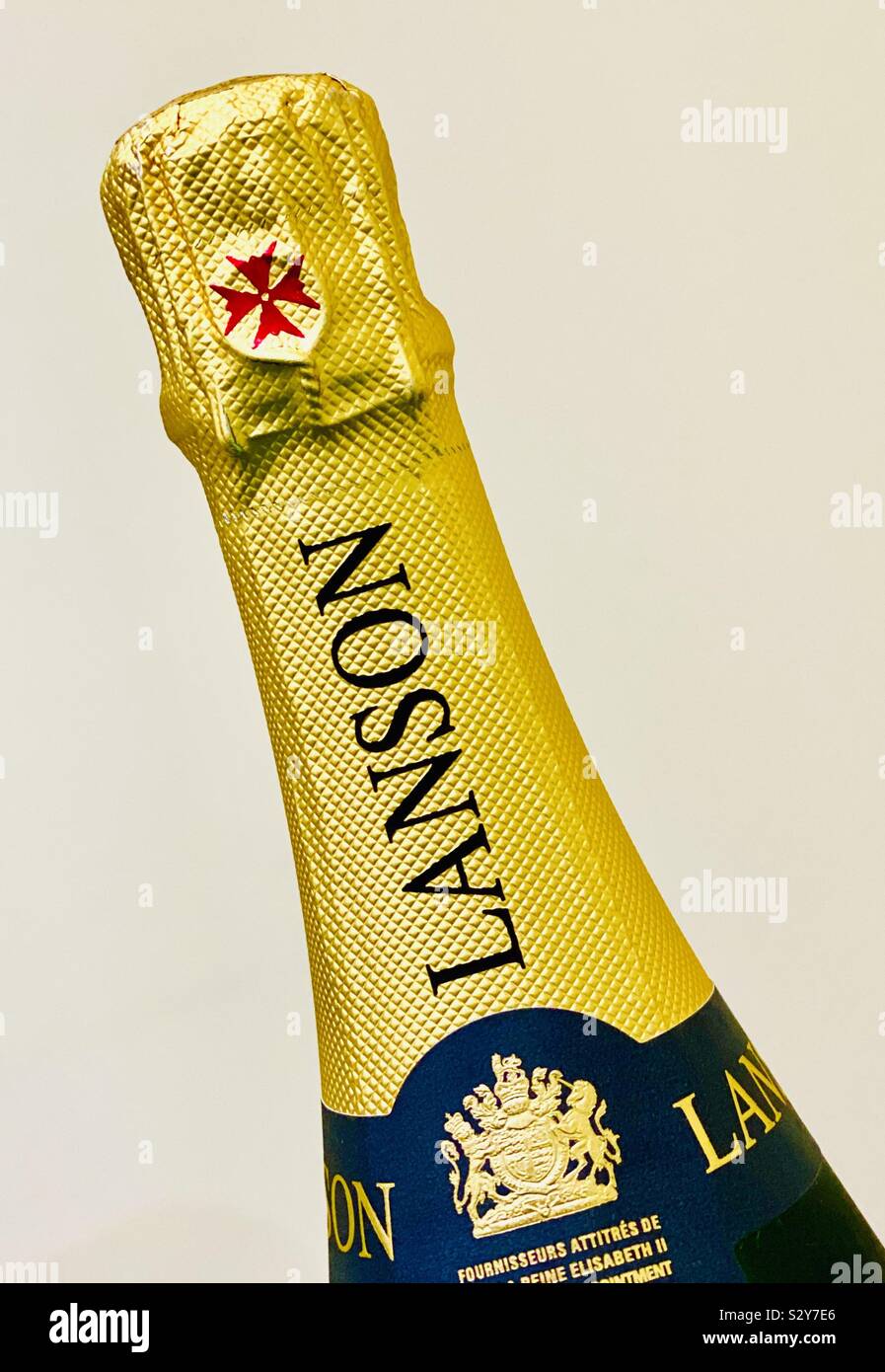 Flacone chiuso di Lanson champagne - Immagine stock catturata con smartphone
