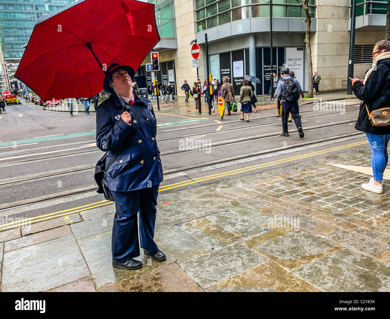 Manchester Arndale Centre information worker Foto Stock