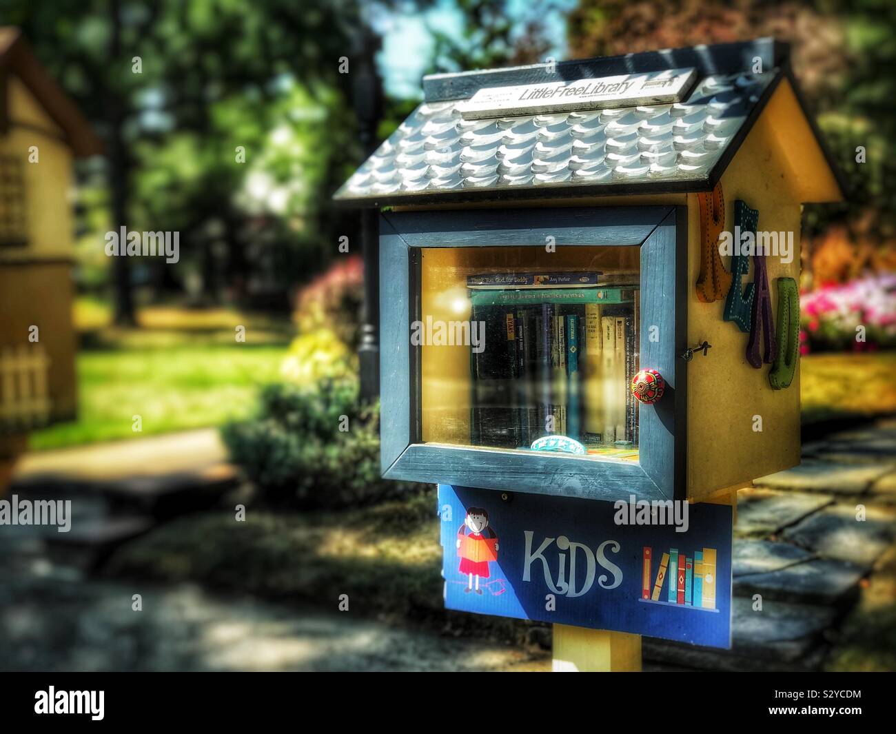 Piccola libreria gratuita - Immagine stock catturata con smartphone