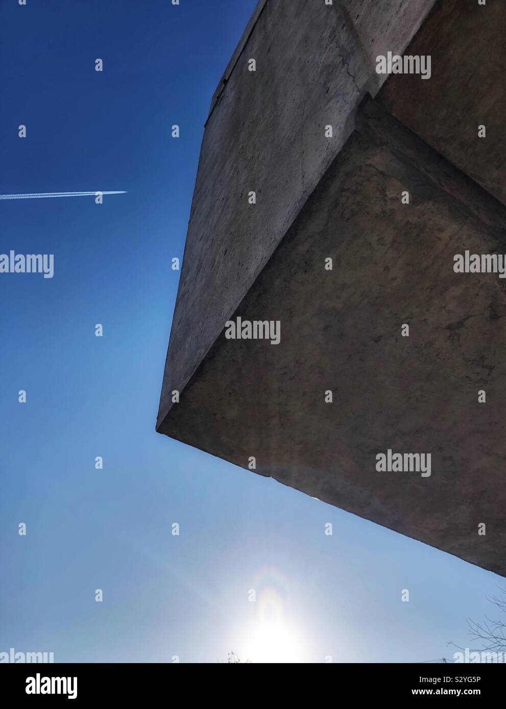 Guardando il velivolo di un edificio urbano Foto Stock
