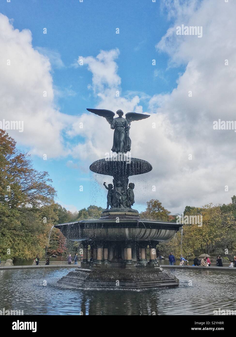 Fontana di Bethesda e terrazza, al Central Park di New York City, Stati Uniti d'America. - Immagine stock catturata con smartphone