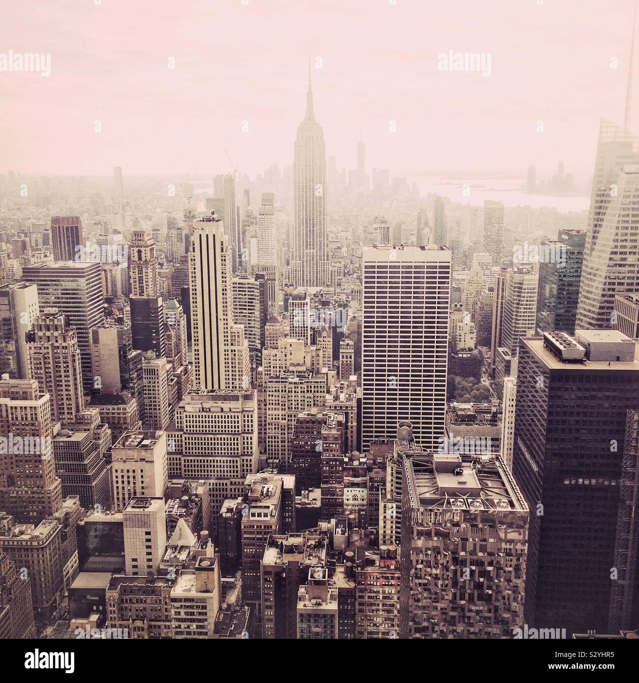 La città di New York, fotografata dalla sommità del Rockefeller Center. - Immagine stock catturata con smartphone