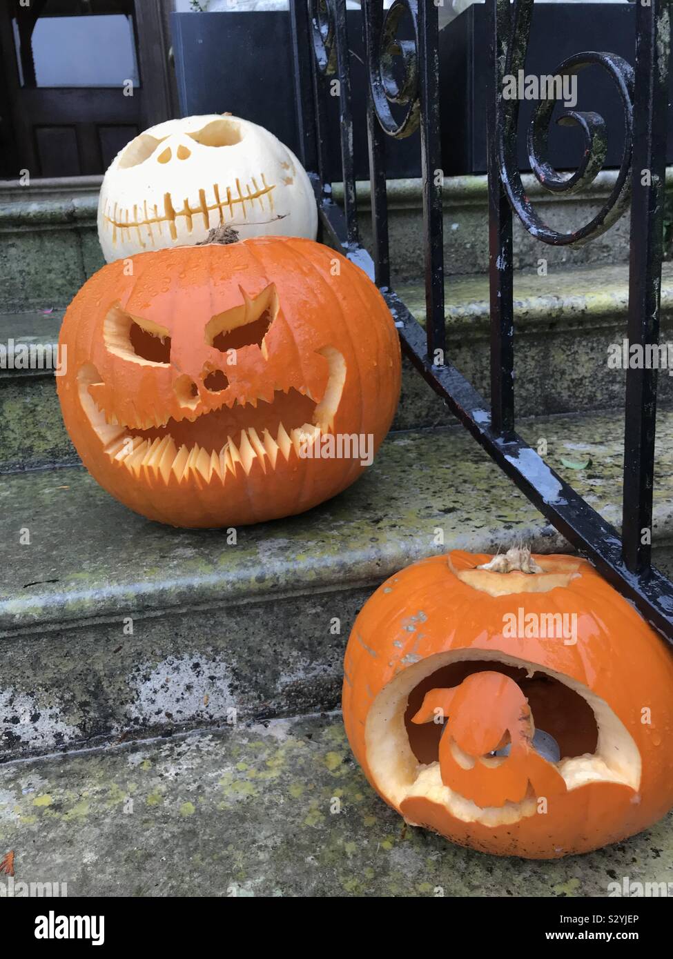 Halloween zucche intagliato - Immagine stock catturata con smartphone