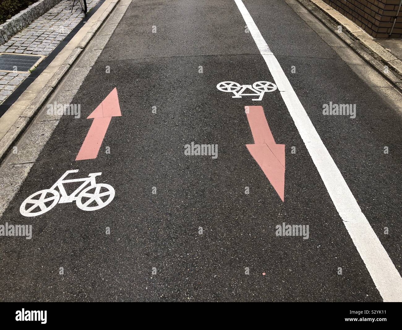 Le corsie di bicicletta in Giappone. - Immagine stock catturata con smartphone