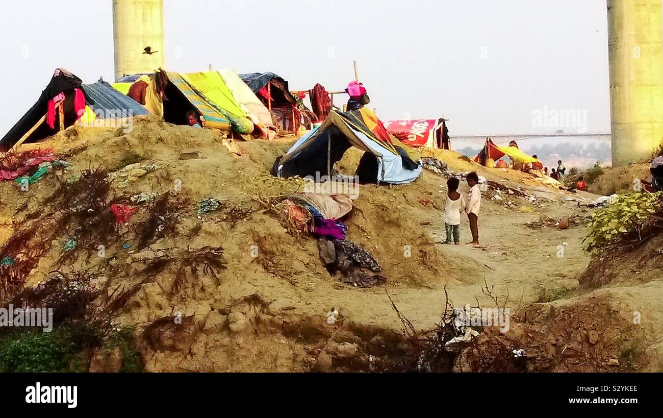 Accampamento di zingari in Varanasi Foto Stock