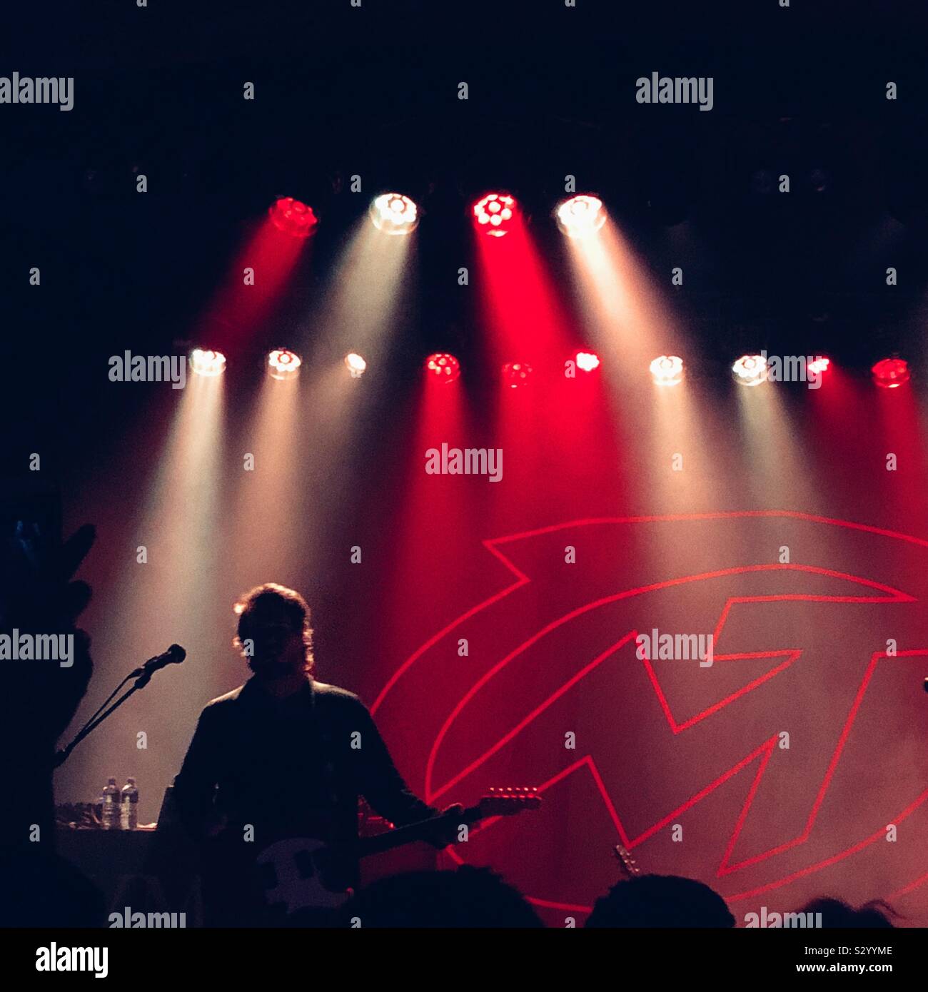 Al concerto - Immagine stock catturata con smartphone