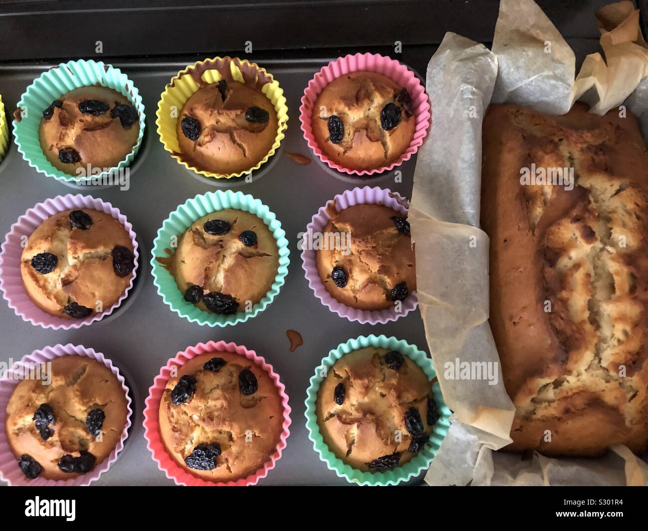 In casa Banana torta di pane e tortini. Foto Stock