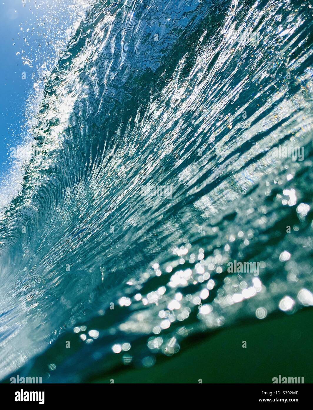 Un'onda. Manhattan Beach, California USA. Foto Stock