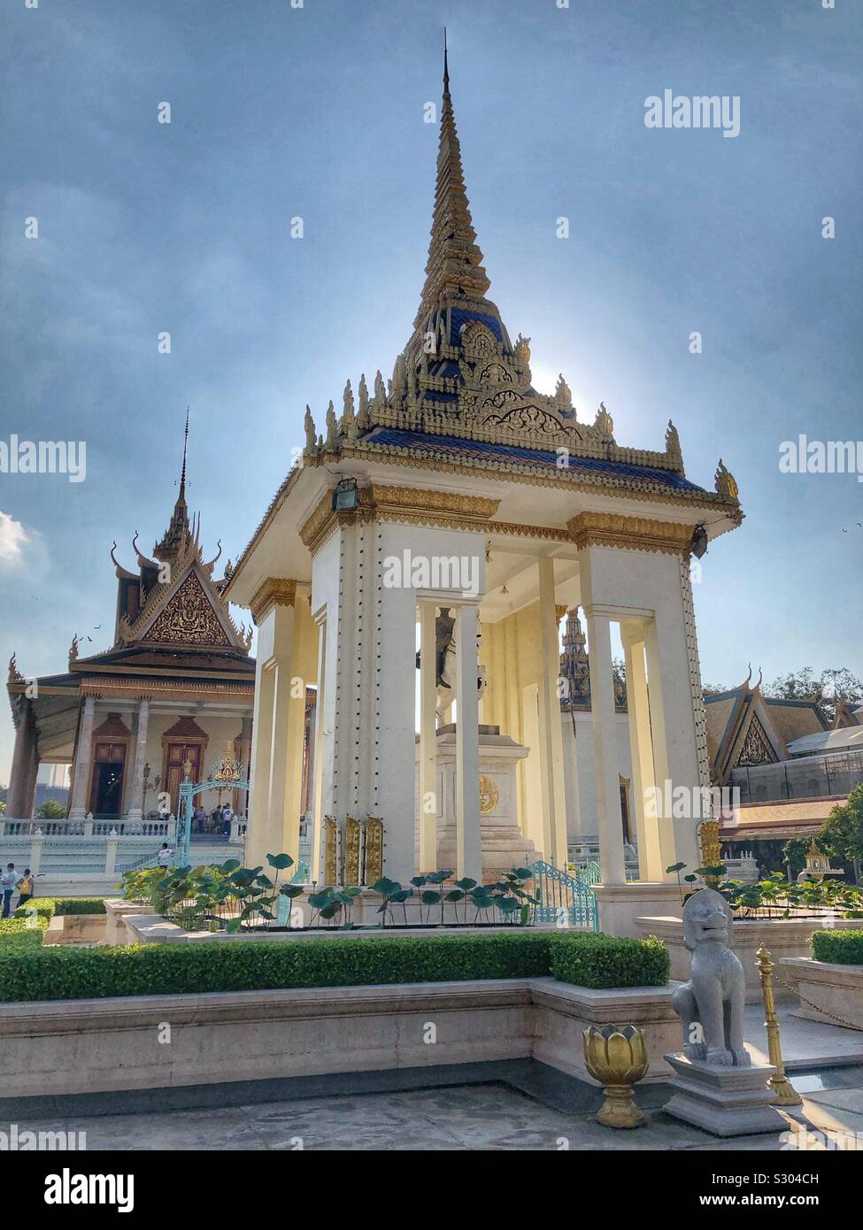 Strutture all'interno del Palazzo Reale in Phnom Penh Cambogia. - Immagine stock catturata con smartphone