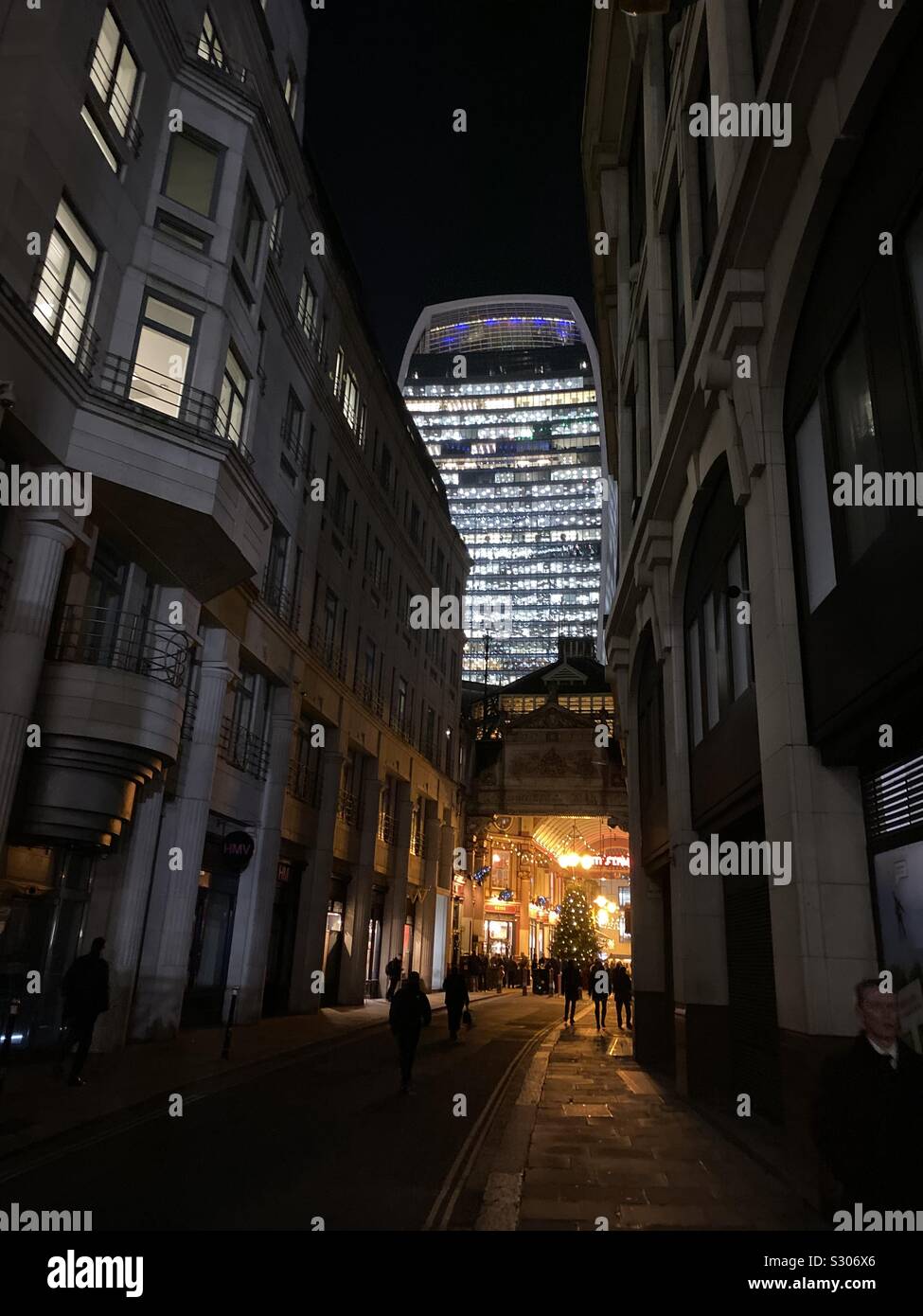 Mercato Leadenhall, all'ombra del walkie talkie edificio - Immagine stock catturata con smartphone
