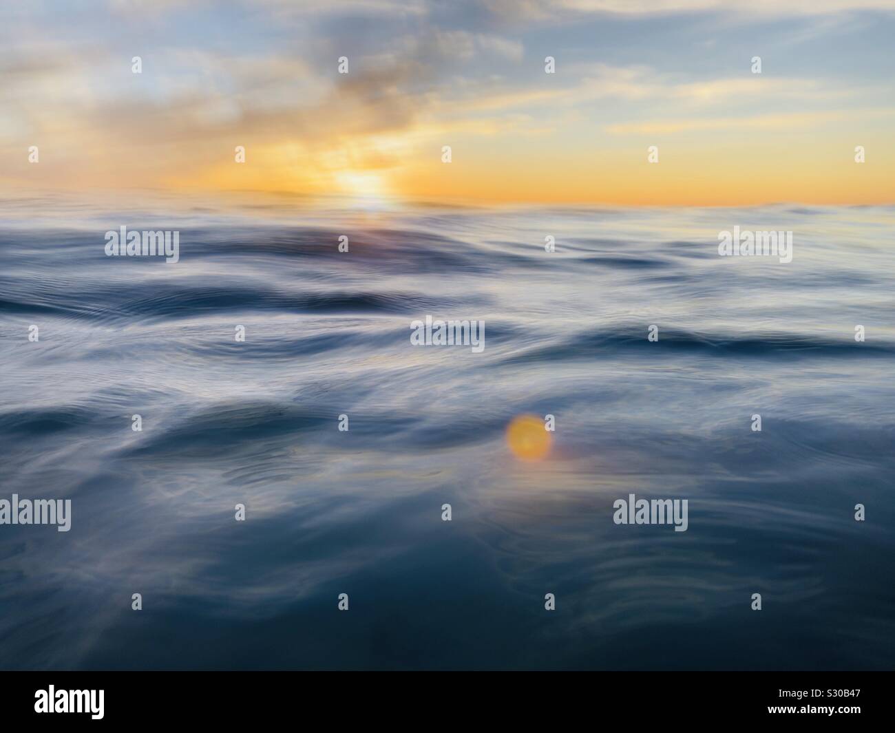 L'oceano al tramonto. Foto Stock
