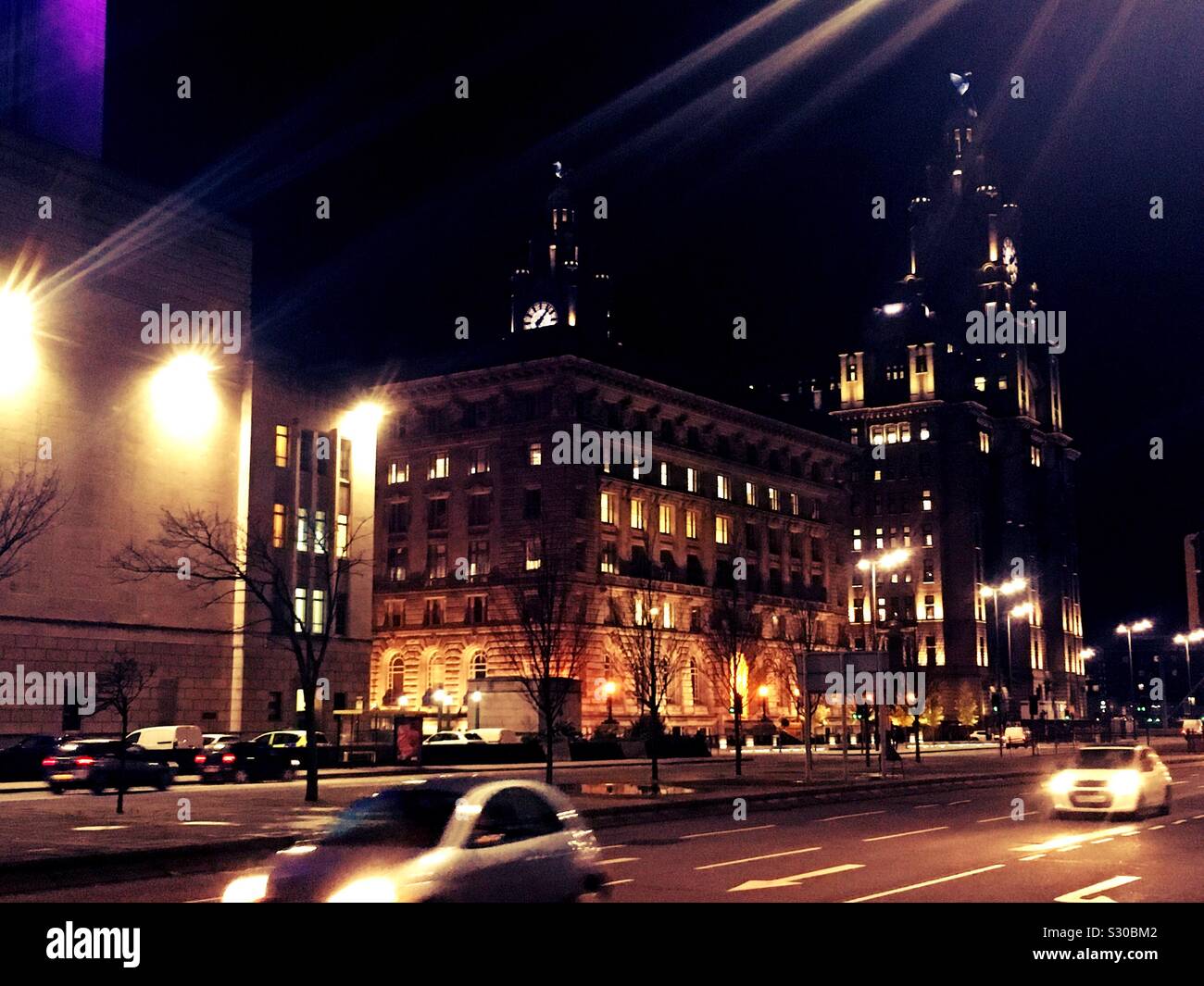 Liverpool Liver Building di notte Foto Stock