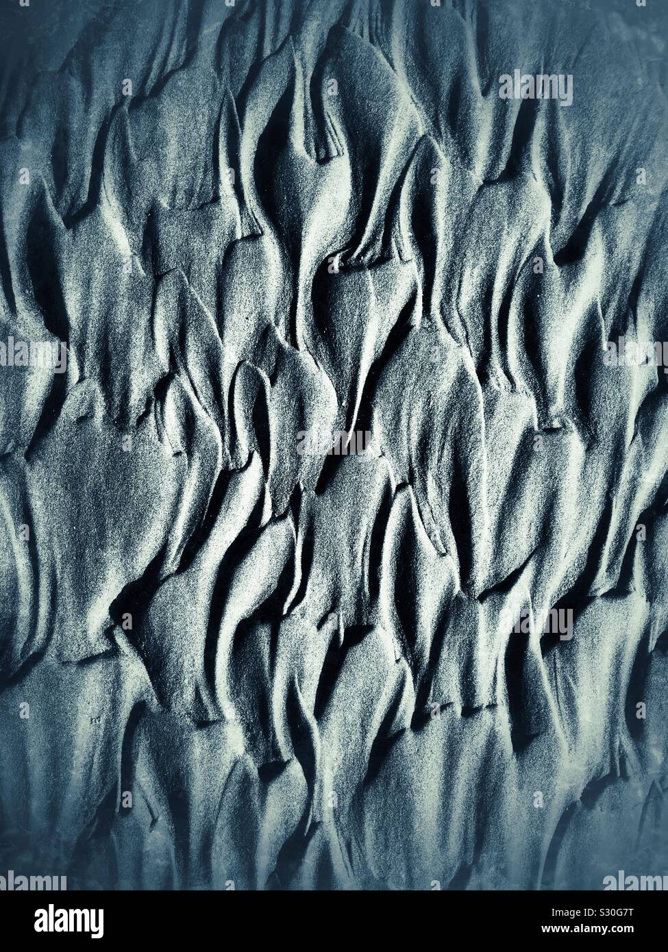 Modelli di onde sulla sabbia a Tofino, BC Foto Stock