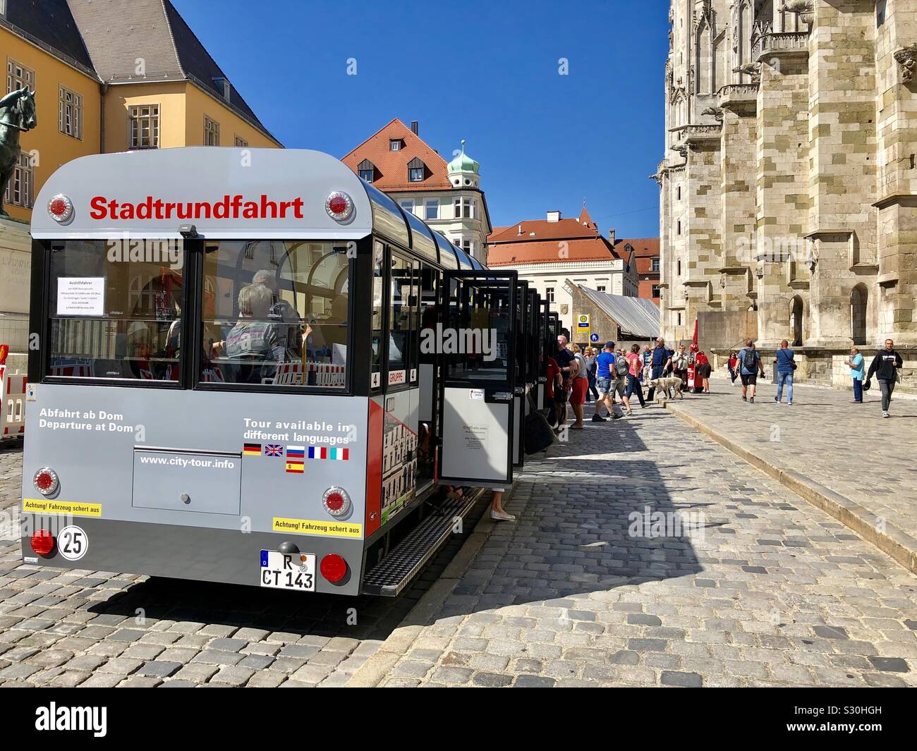 Stadtrundfarhrt- trasporto a terra a Regensburg, in Germania, in Baviera. Foto Stock