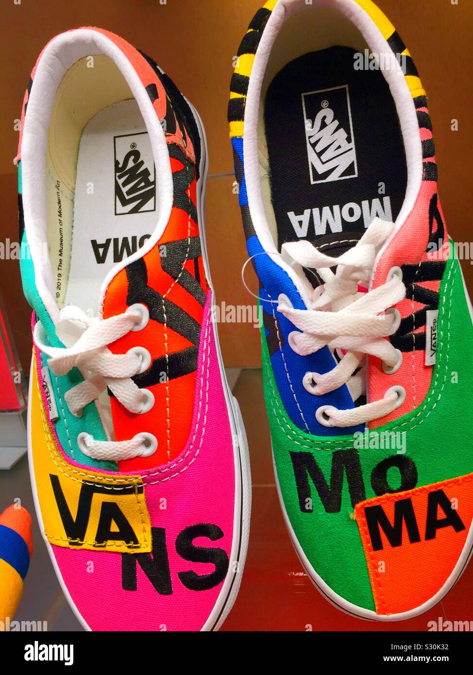 Pop art shoes immagini e fotografie stock ad alta risoluzione - Alamy