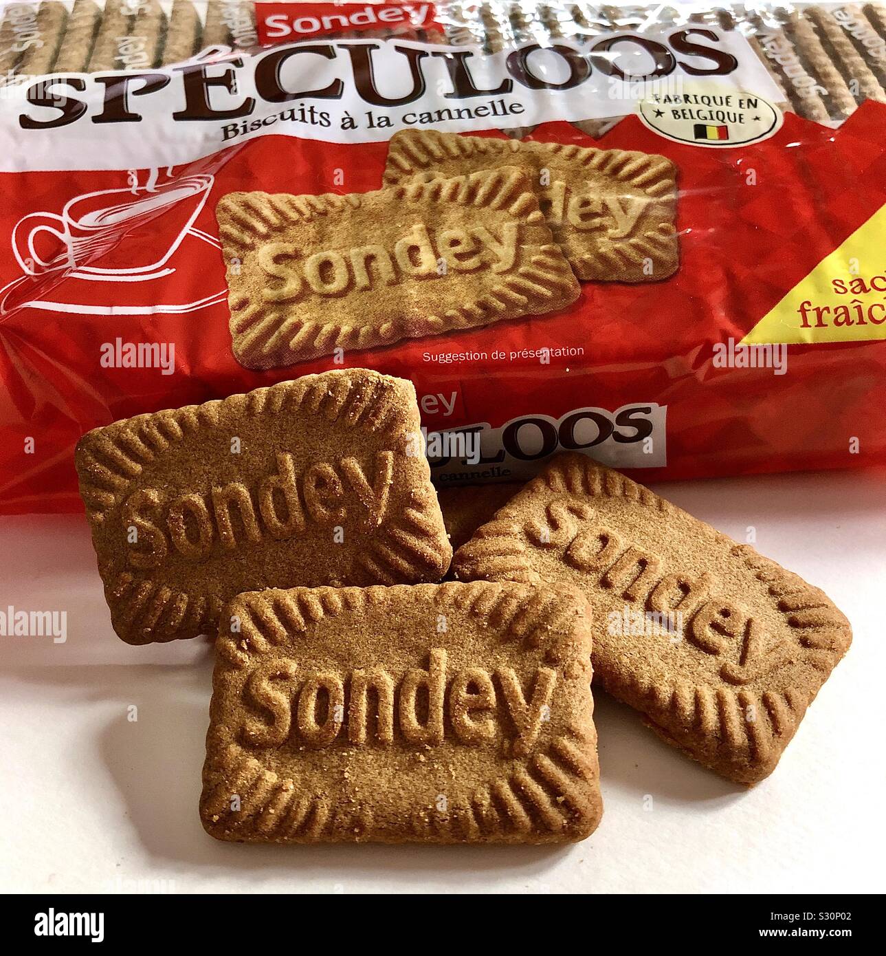 Pacchetto di Spéculos belga biscotti. - Immagine stock catturata con smartphone