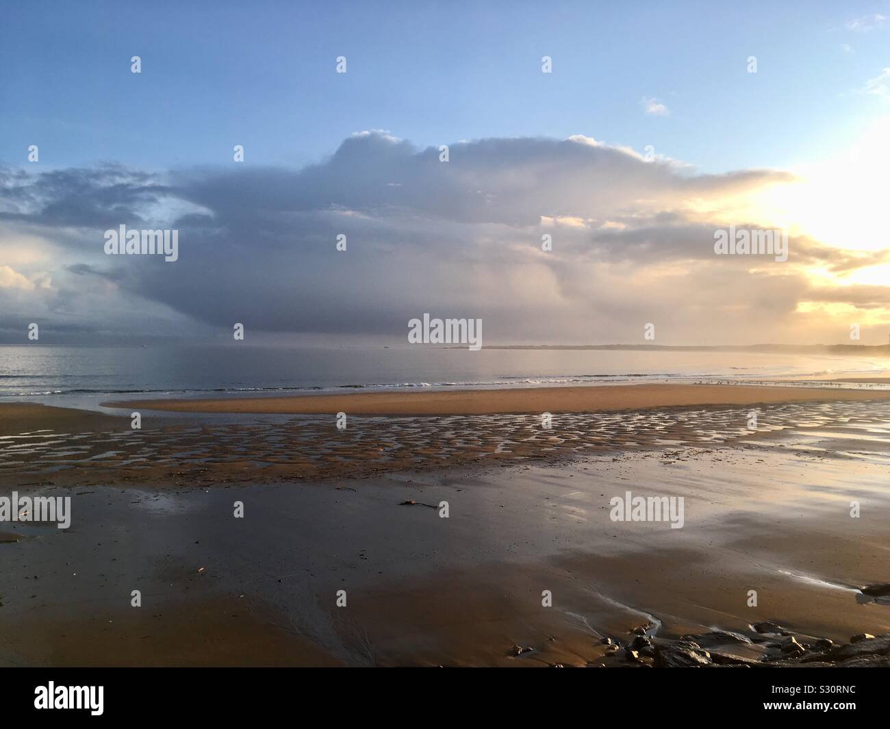 Sabbie dorate della spiaggia di Fraserburgh, costa nord-est della Scozia Foto Stock