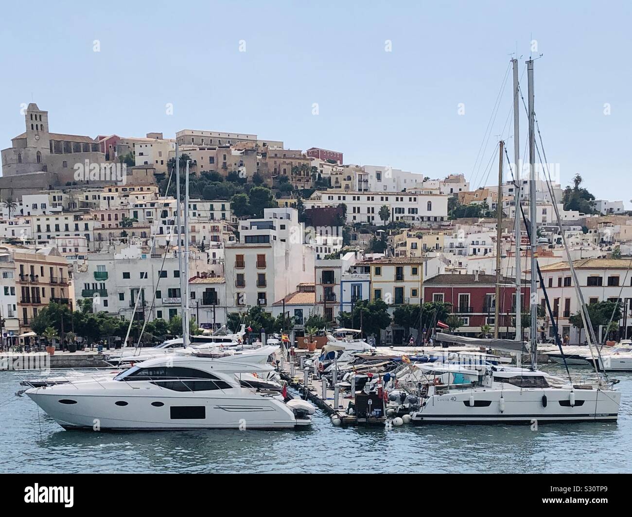Yacht Marina e la vista della città vecchia di Dalt Vila, Elvissa, Ibiza Foto Stock