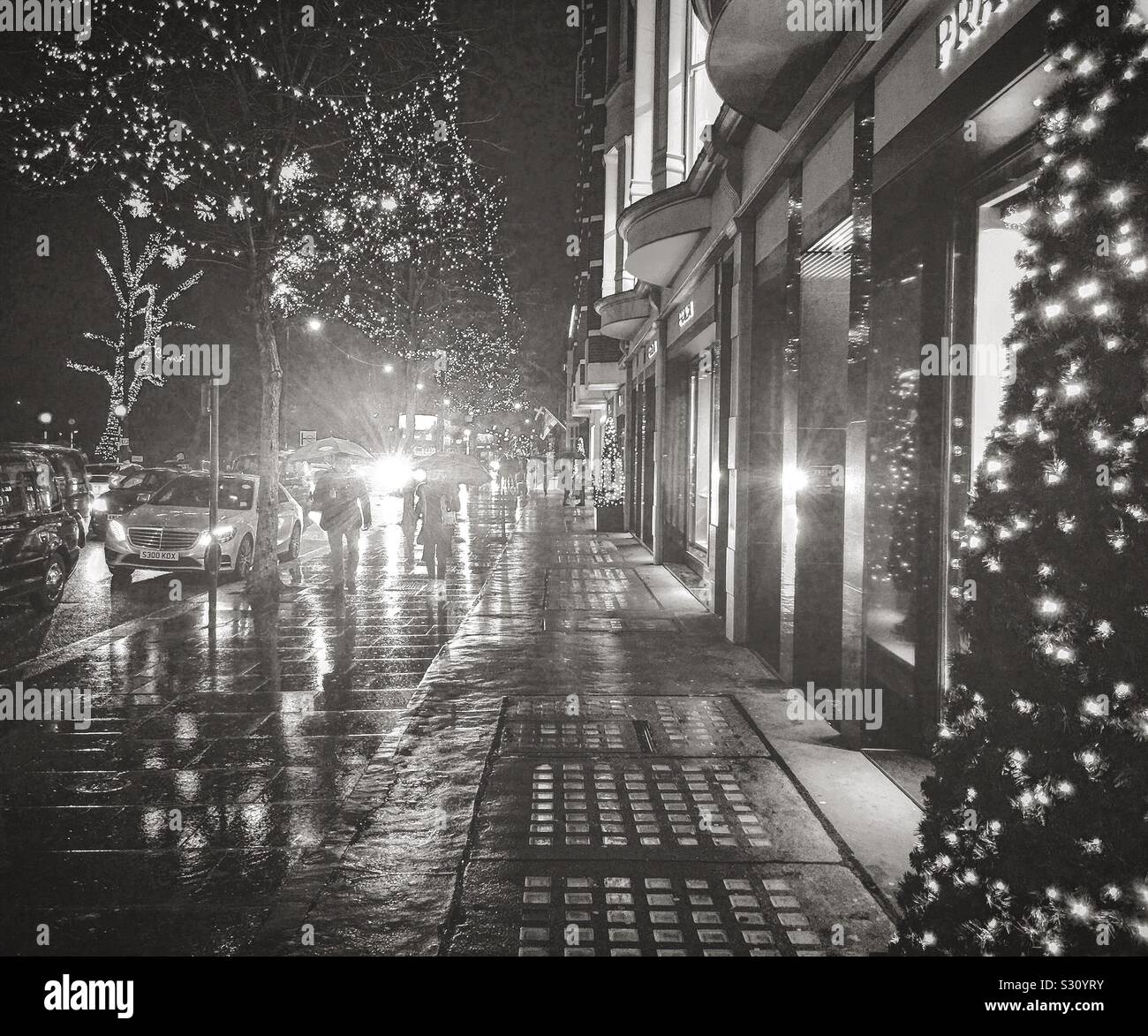 Le luci di Natale in Sloane street Lindon. - Immagine stock catturata con smartphone