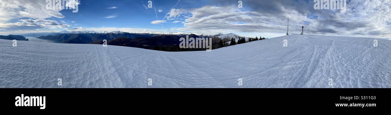 Panorami Monte Lema, Italia settentrionale, Dicembre Foto Stock