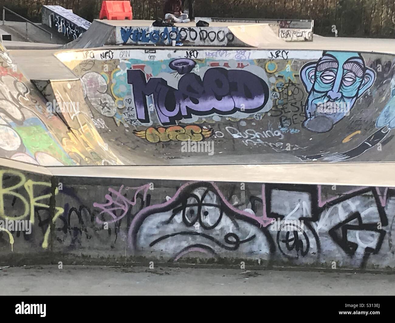 Graffiti a Skate Park nel livello, Brighton. Foto Stock