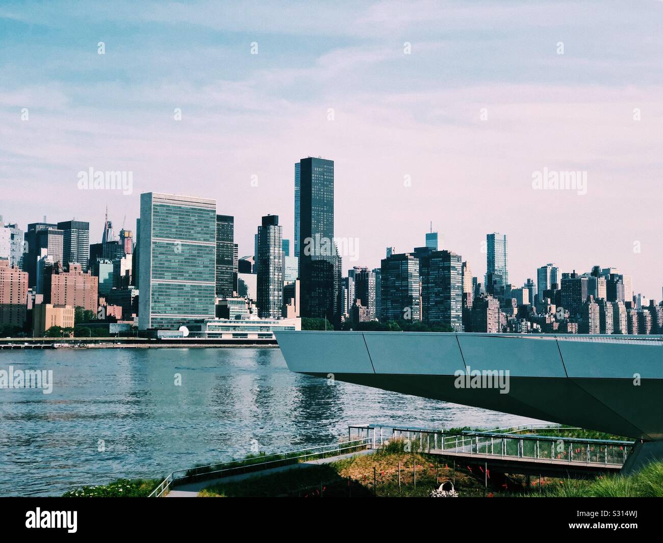 Cacciatori South Park, vista sull'East River e Midtown Manhattan Foto Stock