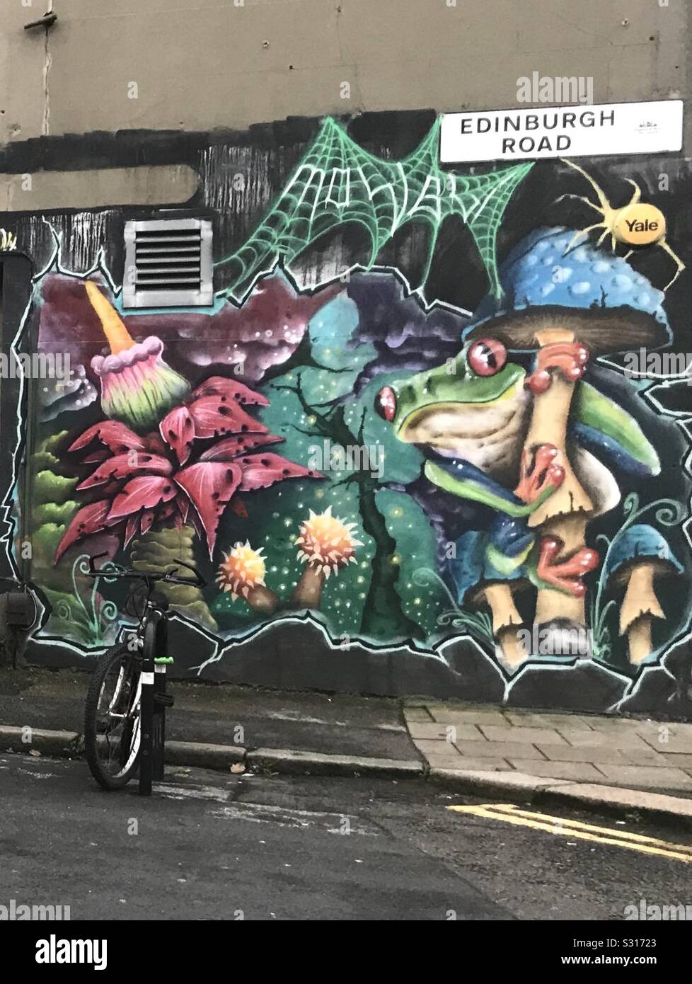Murale muro a Edinburgh Road, Brighton. Foto Stock