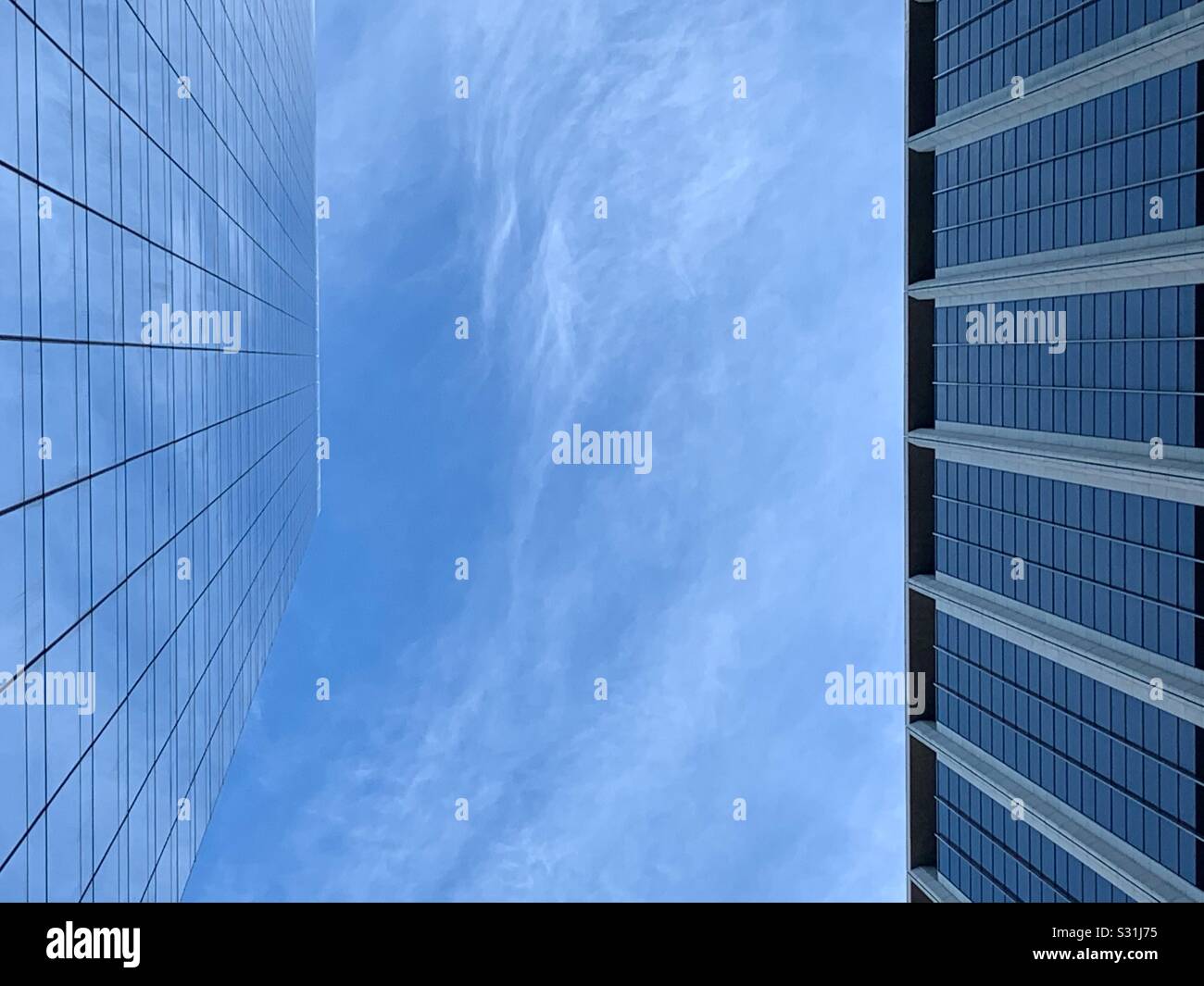 Cielo e grattacieli - Immagine stock catturata con smartphone