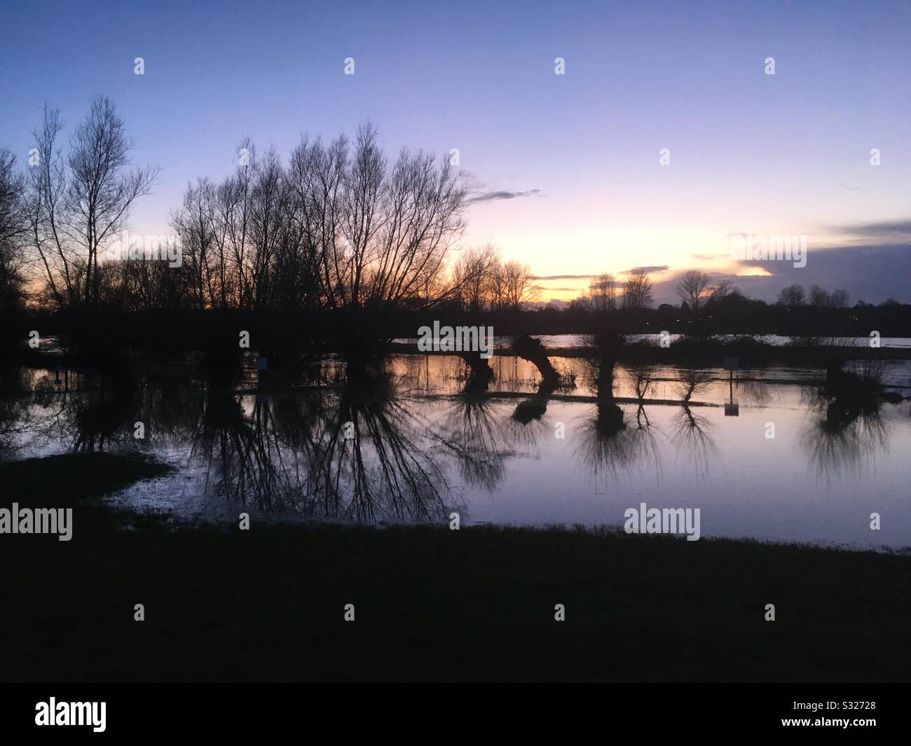 Fiume al tramonto a Old Marston, Oxford Foto Stock