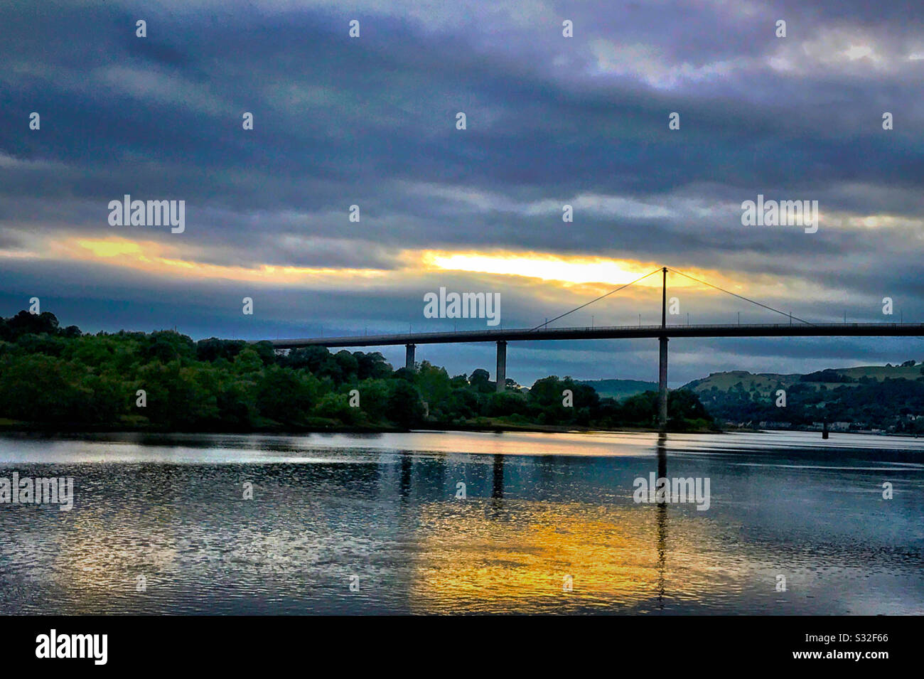 Ponte Erskine che attraversa il fiume Clyde in Scozia. Foto Stock