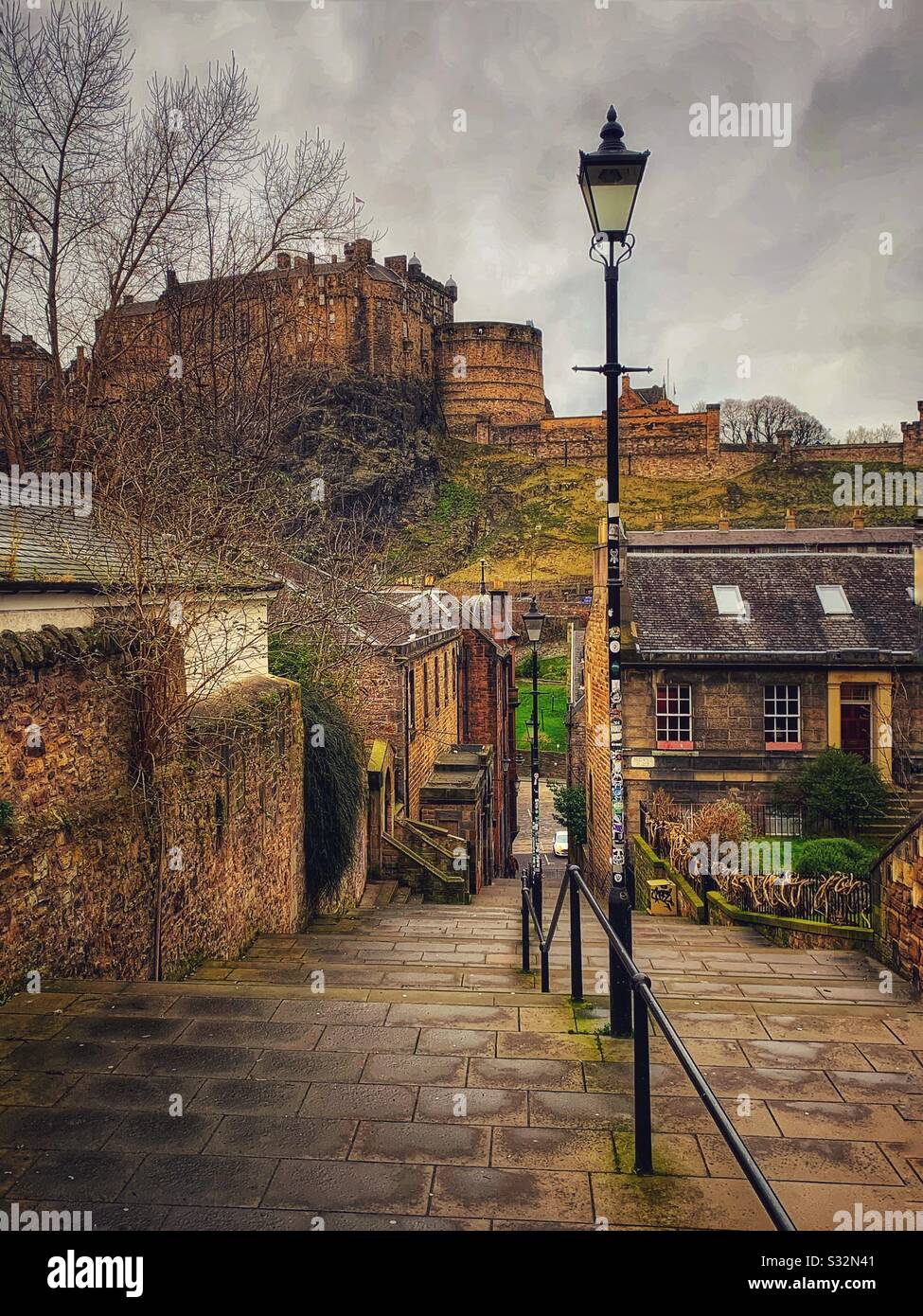 Castello Di Edimburgo Dal Vennel Foto Stock