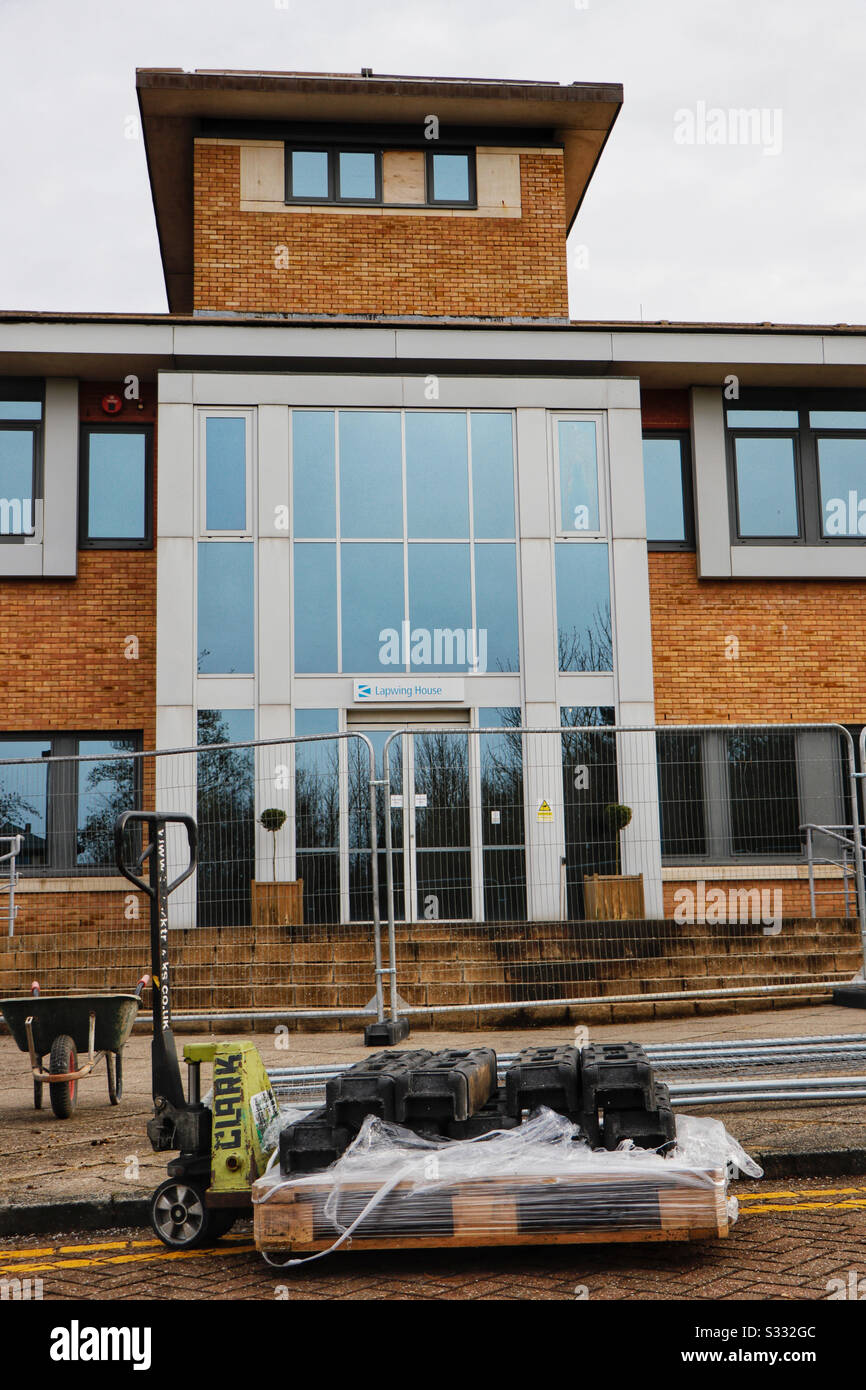 Sono in corso i preparativi per il Kents Hill Park Conference Center, Milton Keynes, per ricevere 150 Cittadini britannici in quarantena, Arrivando da Wuhan in Cina, l'epicentro del Coronavirus. Foto Stock