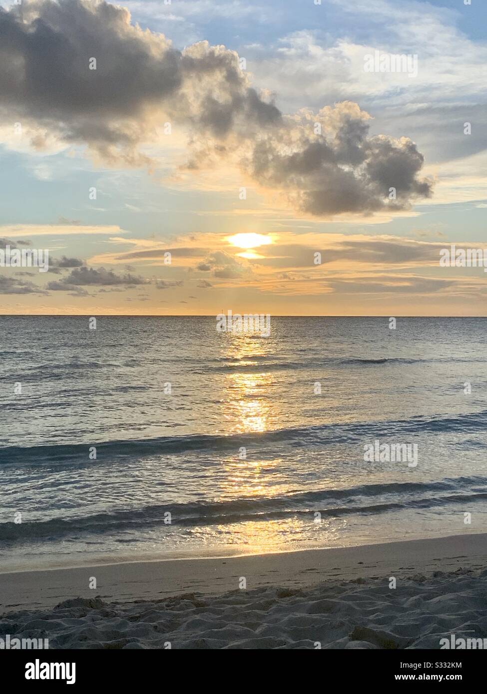 Tramonto A Rockley Beach, Barbados Foto Stock