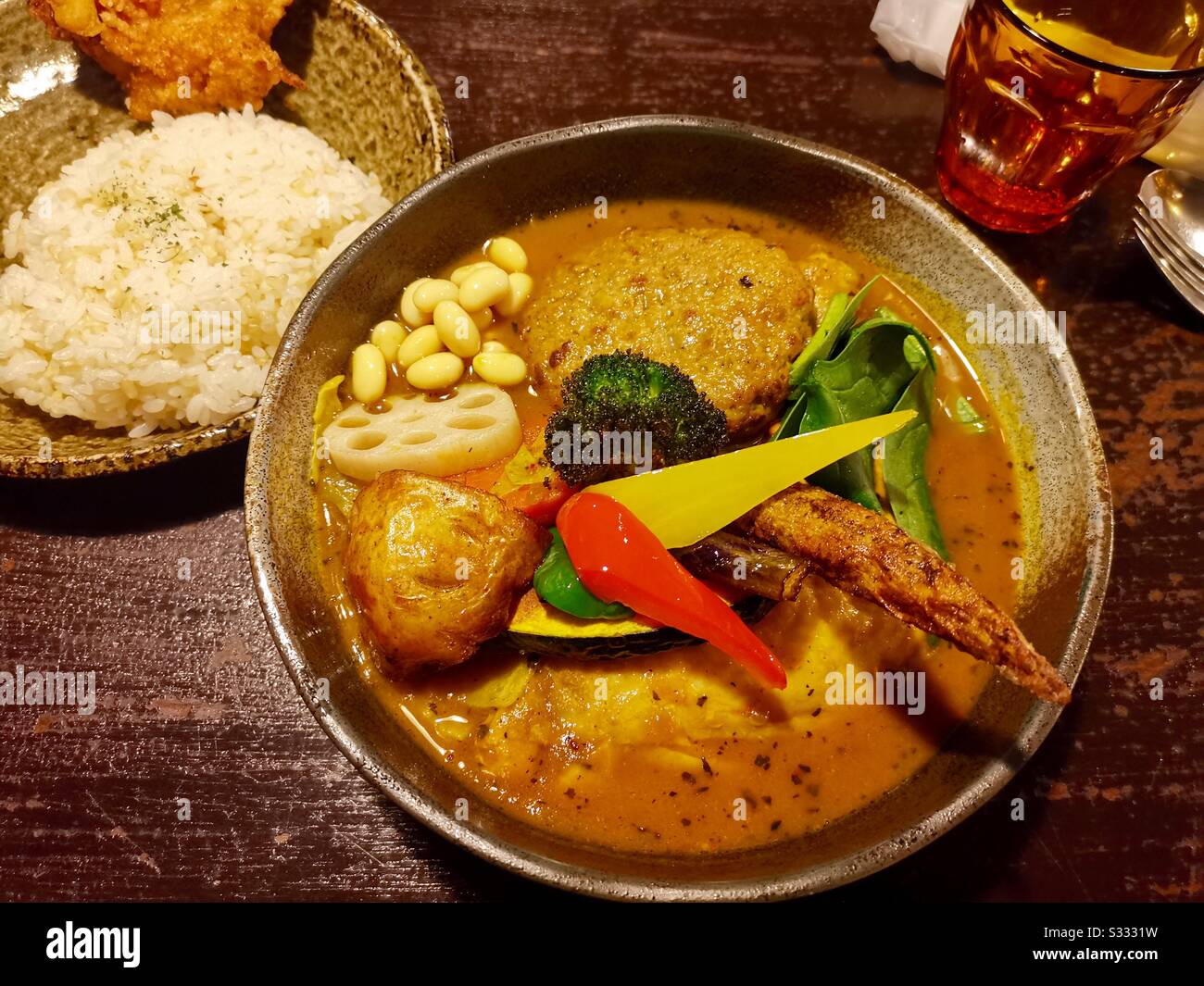 Zuppa di curry in stile Hokkaido. - Immagine stock catturata con smartphone