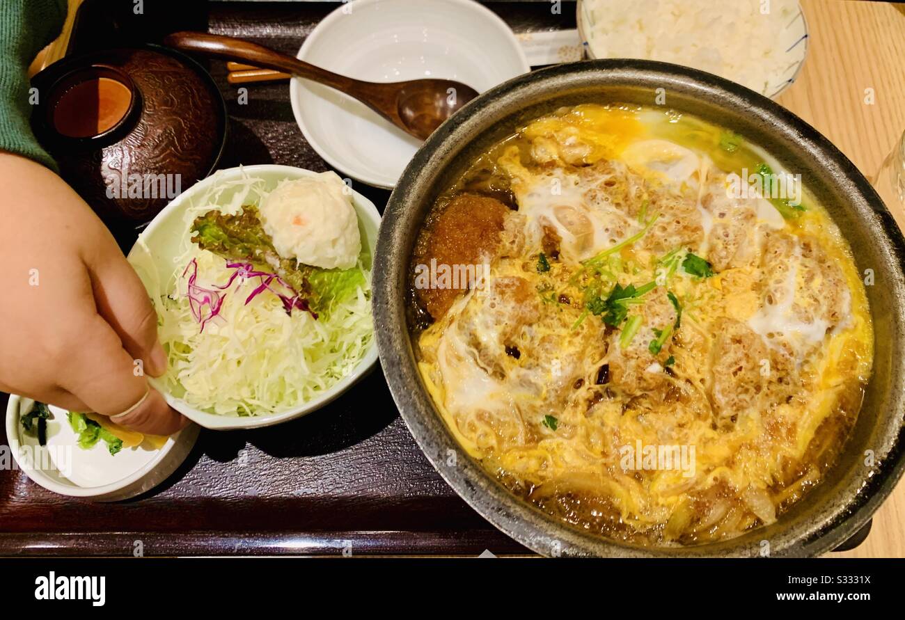 Una ciotola di Ramen giapponese. - Immagine stock catturata con smartphone