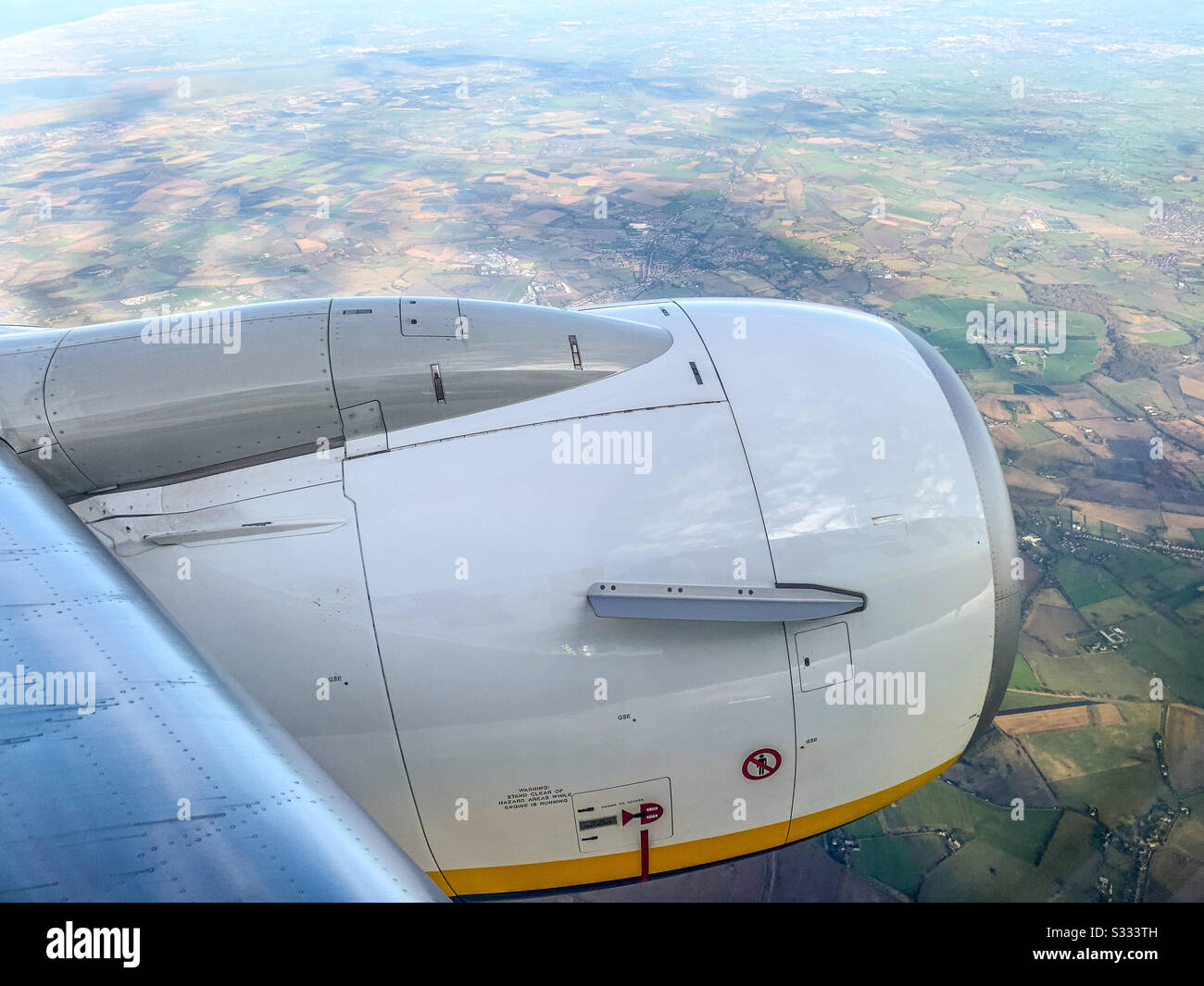 In volo in arrivo all'Aeroporto di Manchester in breve finale su Ryanair Boeing 737-8AS EI-GSJ Foto Stock