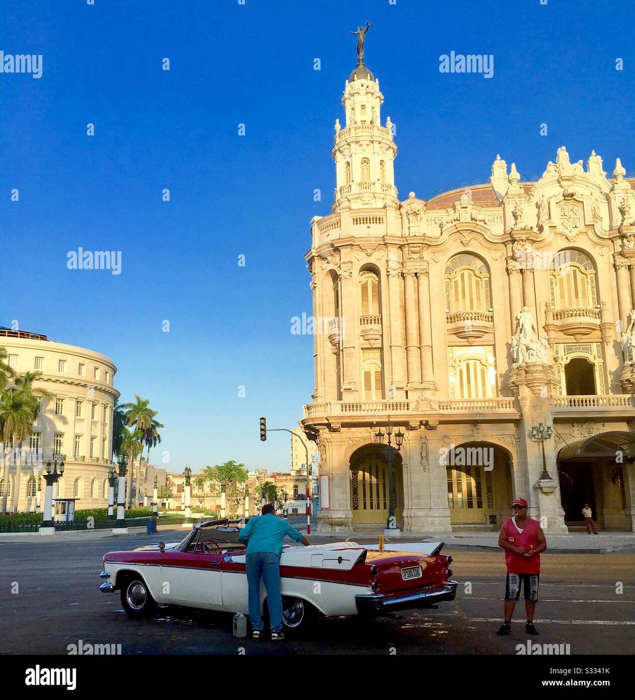 Una bellissima Dodge car cabriolet degli anni '50 a l'Avana, Cuba. Foto Stock