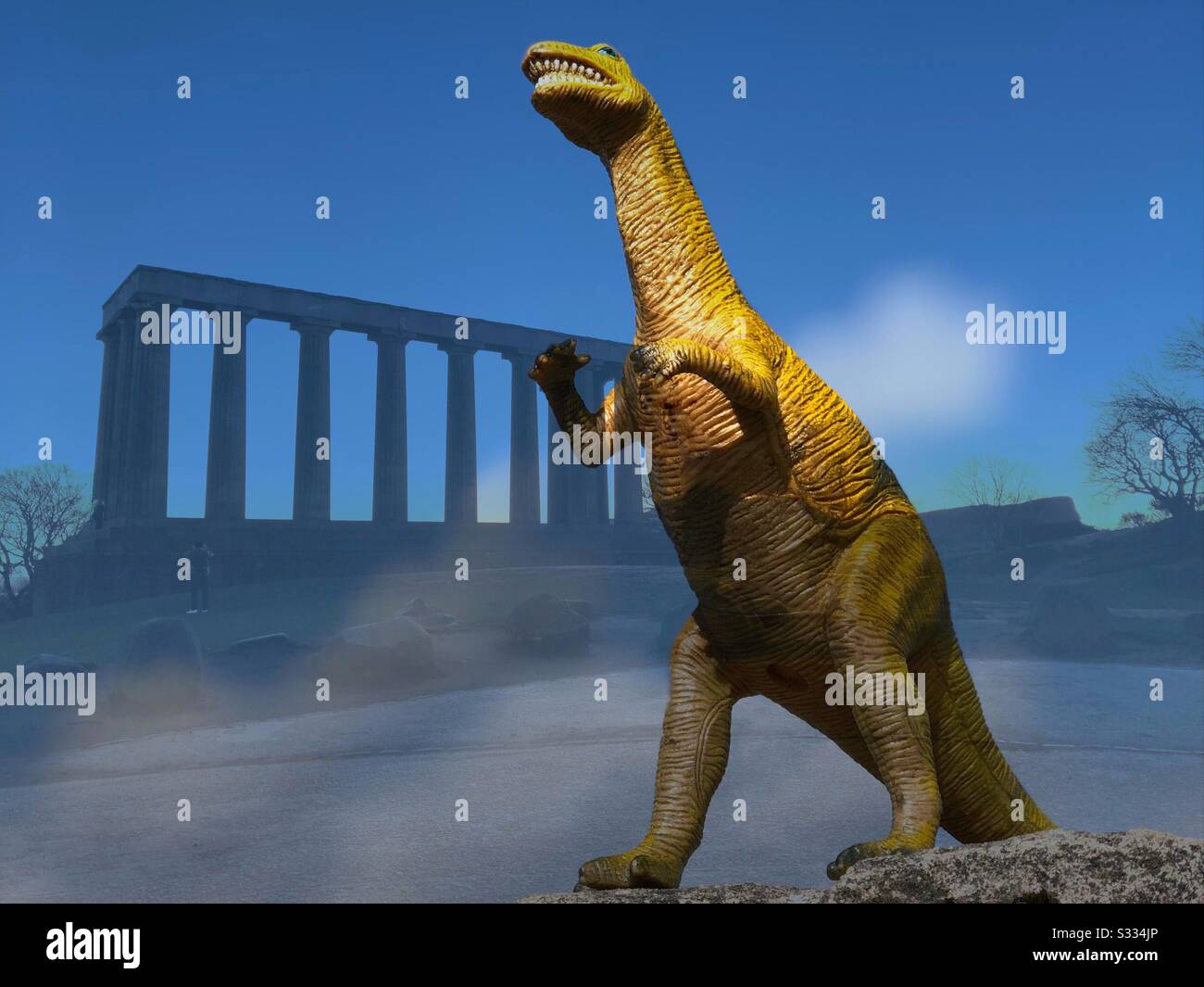 T-Rex fuggì su Calton Hill Edimburgo - Immagine stock catturata con smartphone