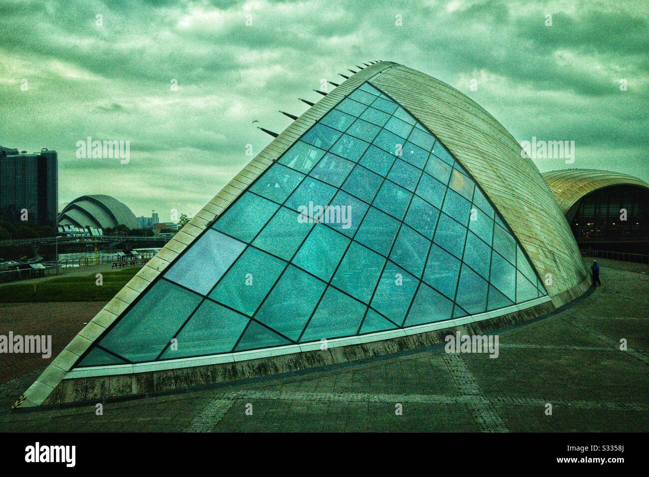 Glasgow Science Centre e Clyde auditorium (Armadillo) sul fiume Clyde a Glasgow, Scozia. Foto Stock