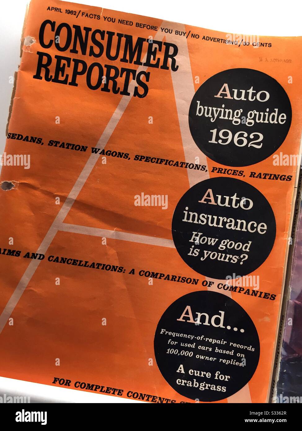 Vintage 1962 Consumer reports rivista specializzata in acquisto e assicurazione auto, USA Foto Stock