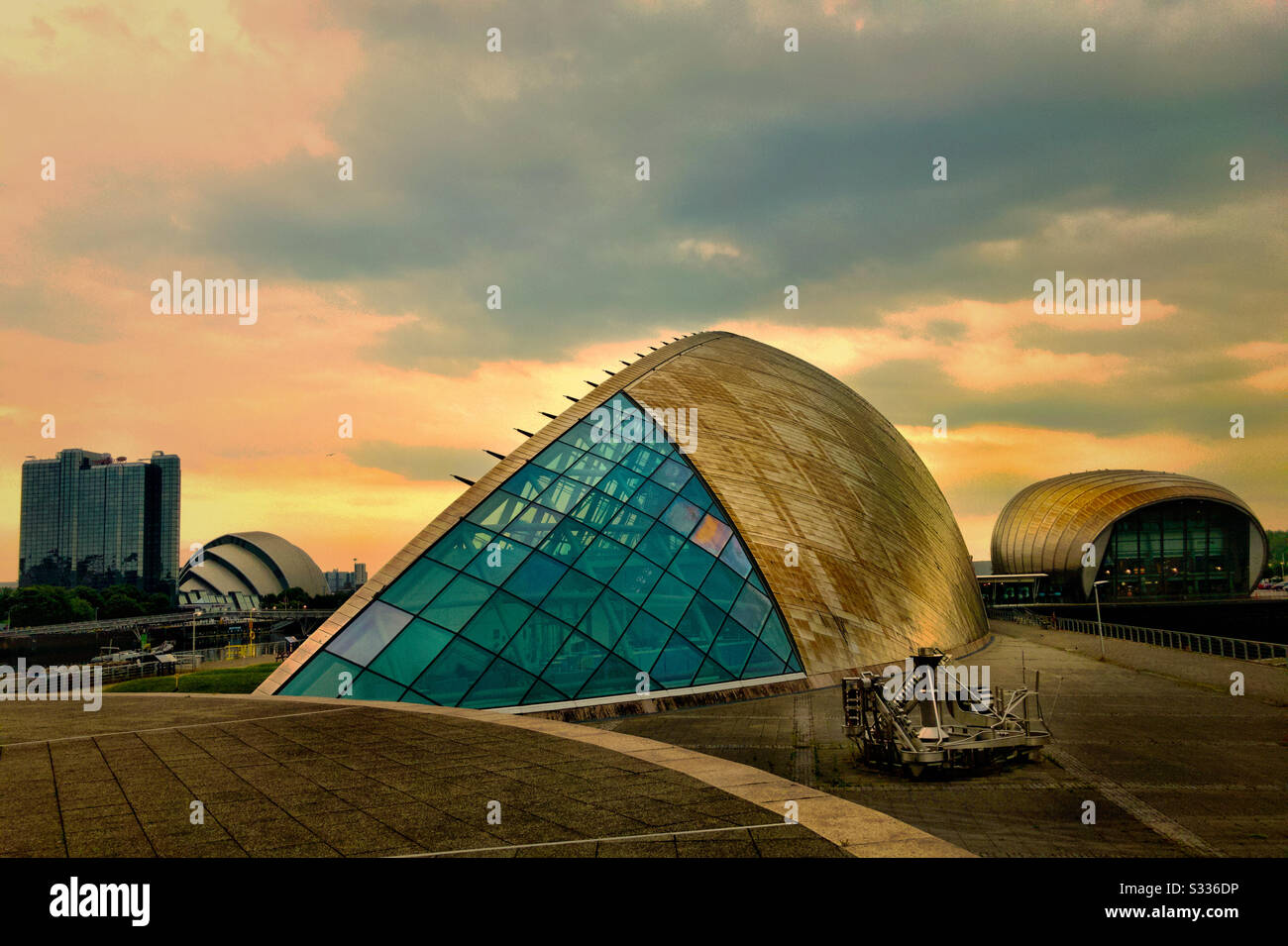 Glasgow Science Centre e IMAX, Clyde Auditorium (Armadillo) sul fiume Clyde a Glasgow, Scozia. Foto Stock