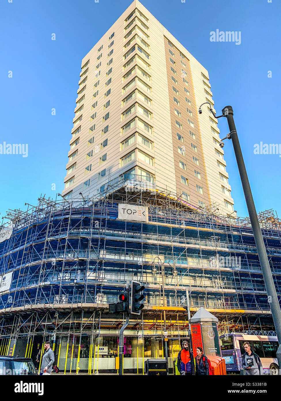 Leeds Park Plaza Hotel con impalcature Foto Stock