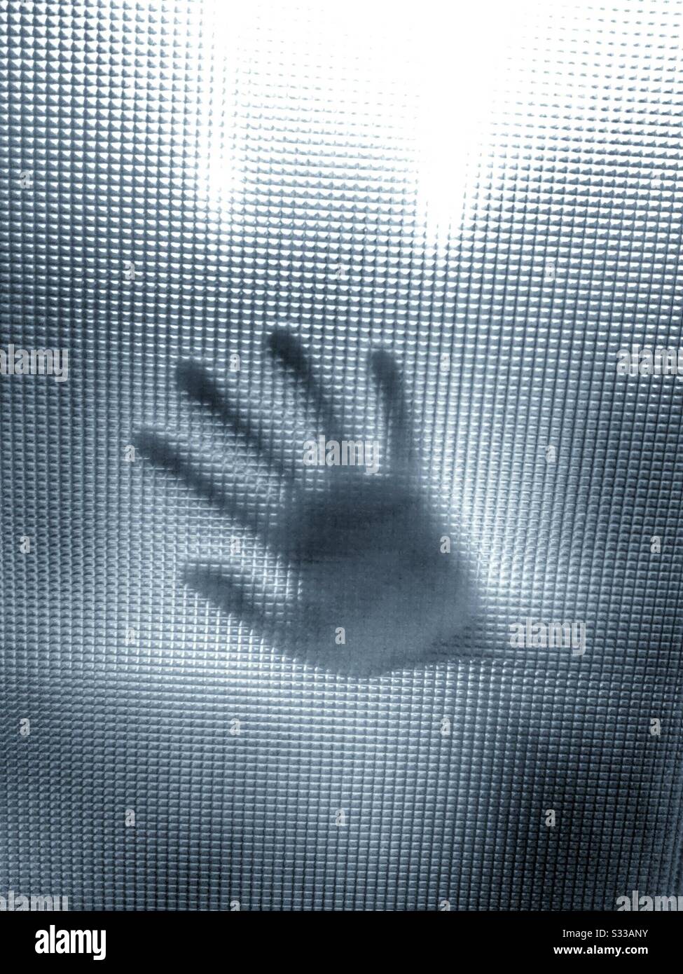 Cristallo Portiera Dietro La Mano - Immagine stock catturata con smartphone