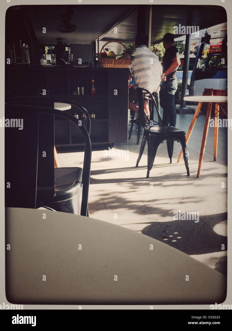 Presso la caffetteria. - Immagine stock catturata con smartphone