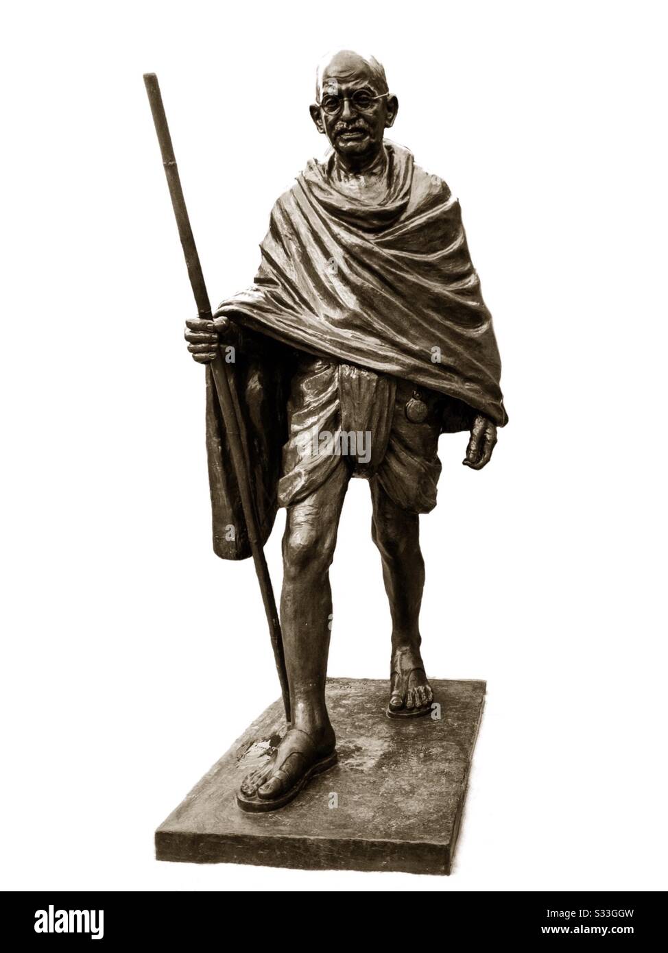 Mahatma Gandhi statua in bronzo a Manchester, Regno Unito. Dell'artista Ram V Sutar. Sfondo rimosso sull'app iPhone - Immagine stock catturata con smartphone