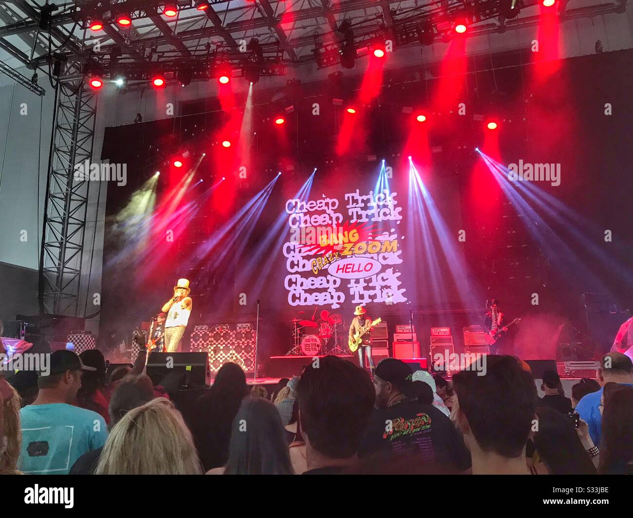 Concerto dal vivo di cheap Trick, Jacksonville, Florida, 20 giugno 2018 - Immagine stock catturata con smartphone