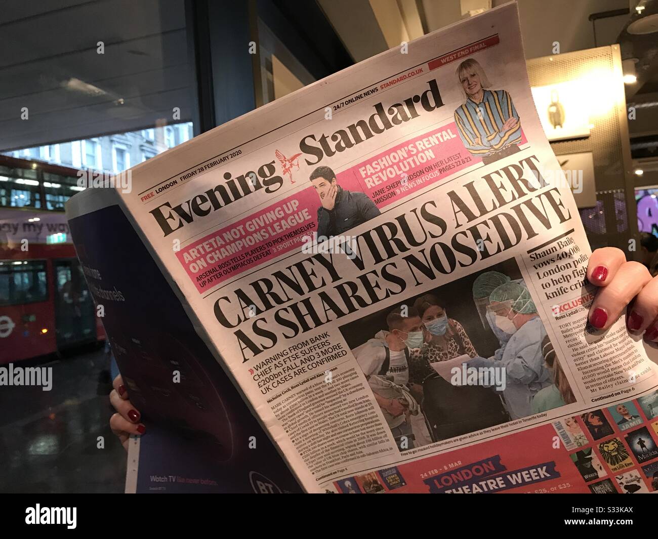 Londra, Inghilterra, Regno Unito 28th Febbraio 2020 - Coronavirus in prima pagina nel giornale serale Foto Stock