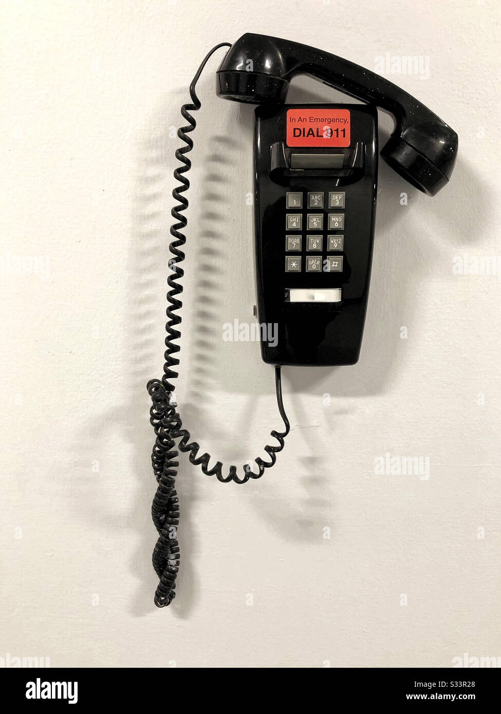 Telefono con numero di emergenza inviato per chiamare l'aiuto Foto Stock