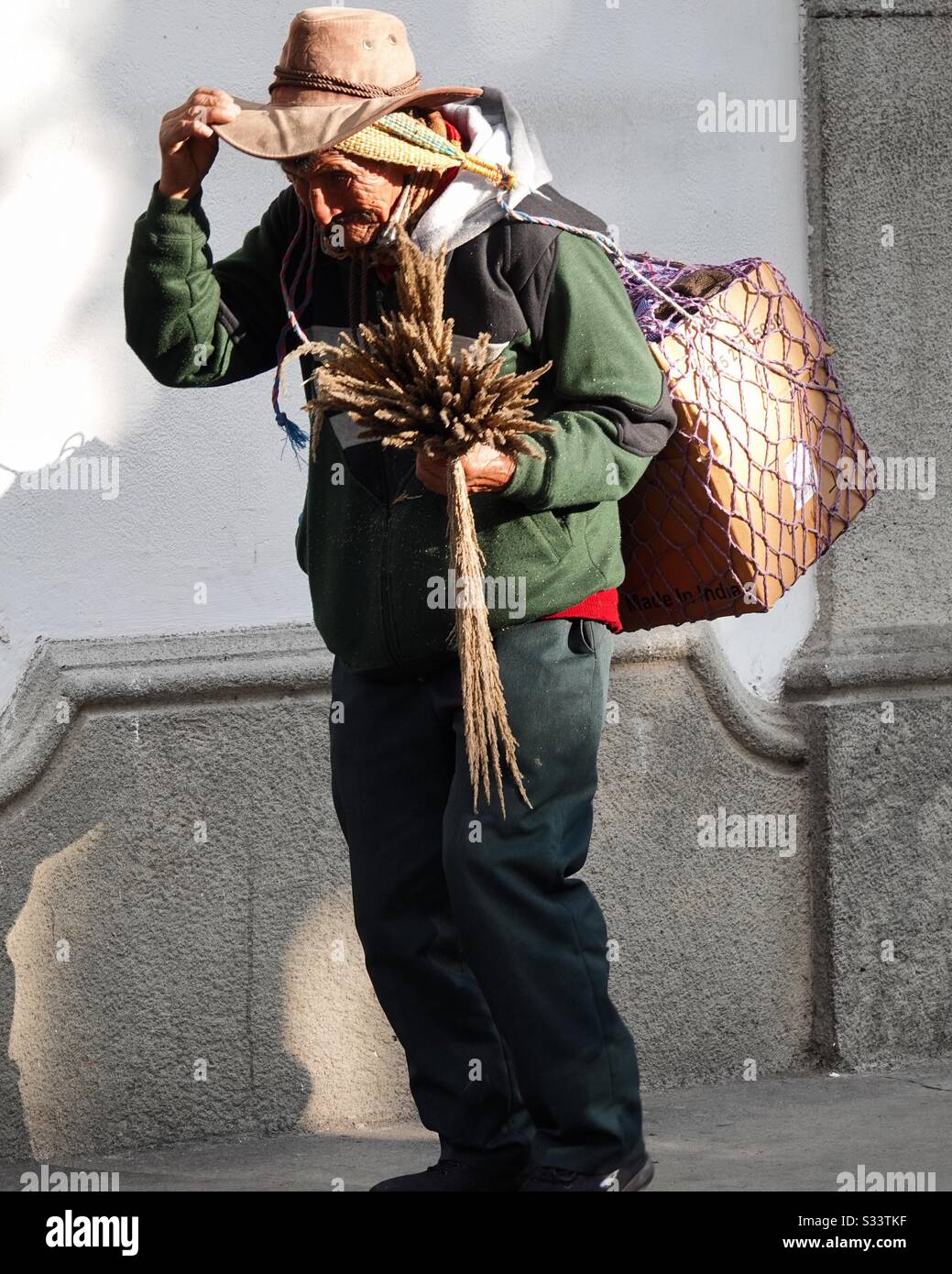 Ritratto del venditore di strada guatemalteca ad Antigua Foto Stock