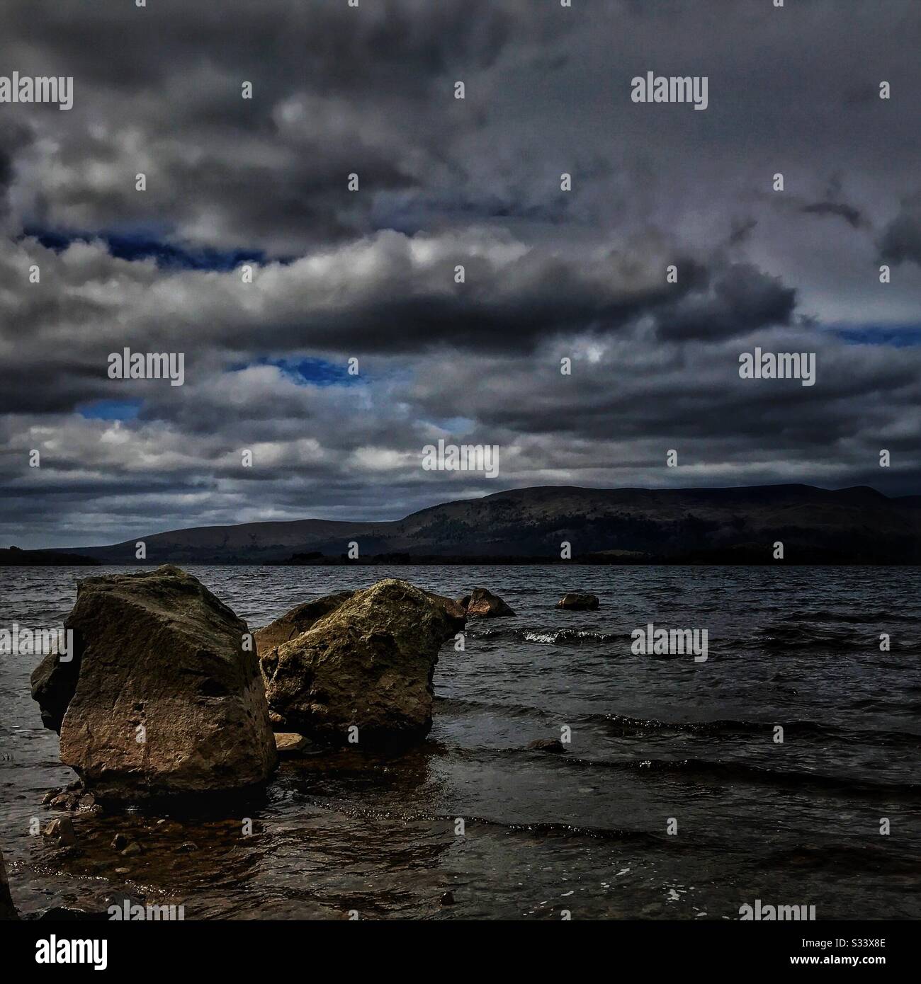 Loch Lomond, Scozia. - Immagine stock catturata con smartphone